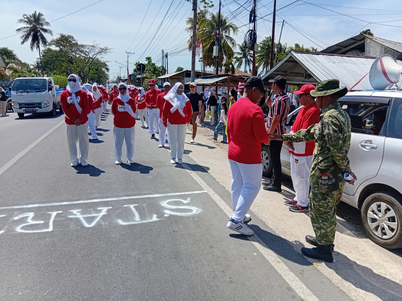 Anggota Koramil 1315-03 Tabongo Kawal Gerak Jalan Semarak HUT Kemerdekaan Republik Indonesia Ke-81 Tahun 2026