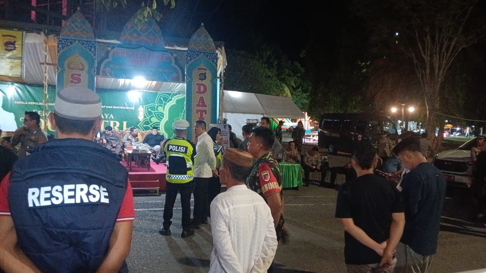 Personel Koramil 1315-02 Limboto Bersama Gabungan Pantau Pos Simpang Empat Menara Limboto Jelang Idulfitri 1447 Hijriah