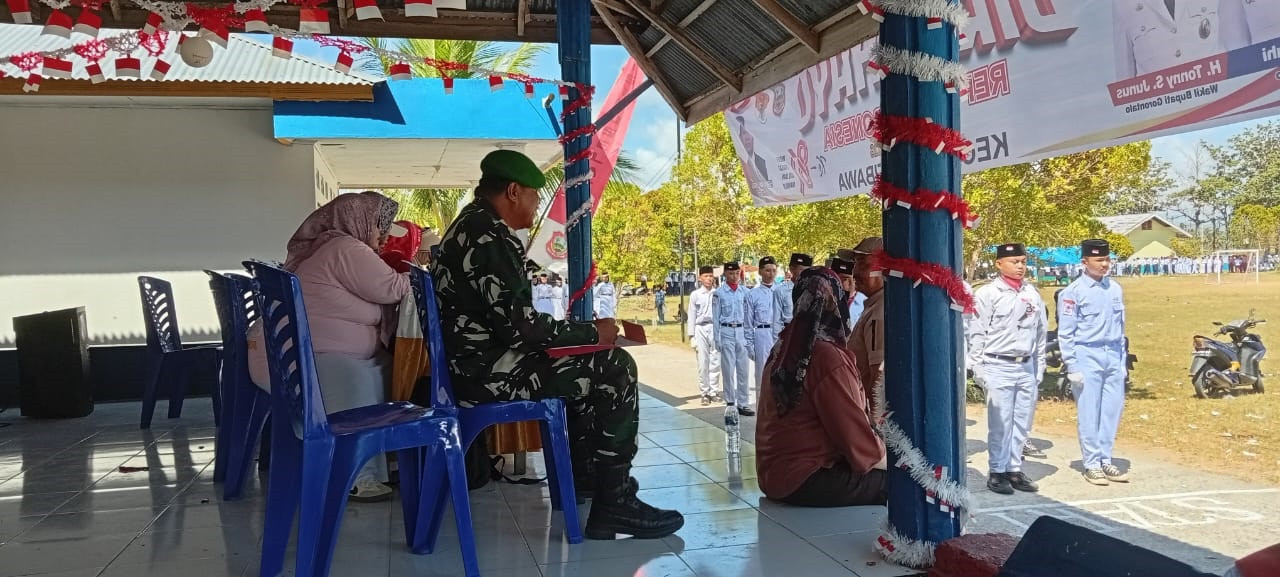 Danpos Koramil 1315-04/Tibawa Kawal Lomba Gerak Jalan HUT Kemerdekaan RI Ke-81 Sekaligus Menjadi Juri Penilai