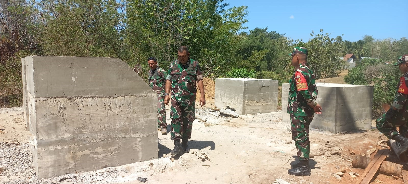 Peninjauan Jembatan Bululi, Dandim 1315/Kab. Gorontalo Pastikan Pembangunan Berjalan Sesuai Target Dan Rencana