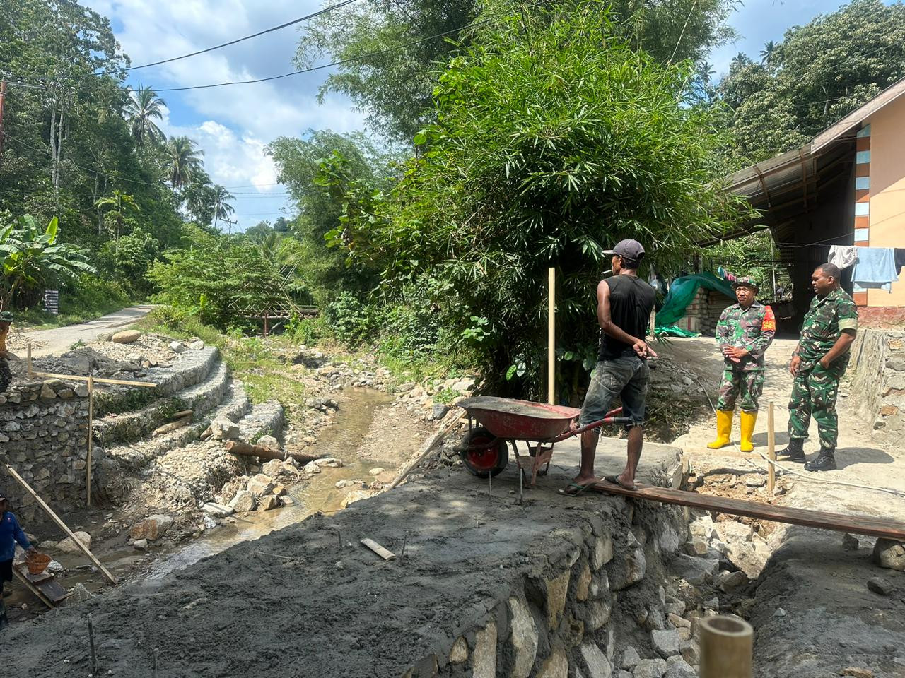 Dandim 1315 Kab. Gorontalo Tinjau Langsung Pembangunan Jembatan Perintis Garuda Di Desa Ulapato B Kabupaten Gorontalo