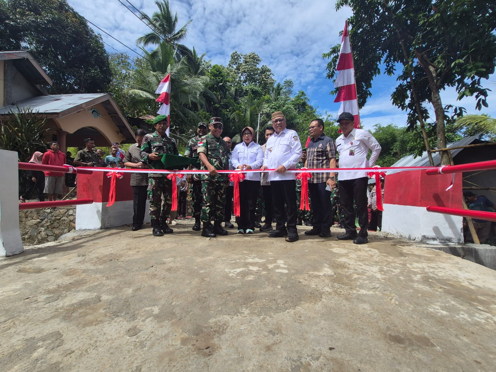 Dandim 1315 Kabupaten Gorontalo Dampingi Peresmian Jembatan Garuda Bersama Pangdam XIII Merdeka Mayjen TNI Mirza Agus